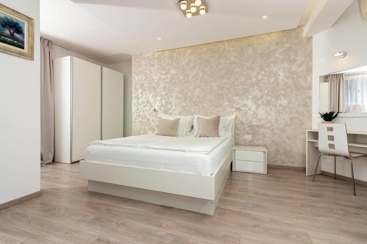 Apartments Lovret Flowers Сплит Экстерьер фото